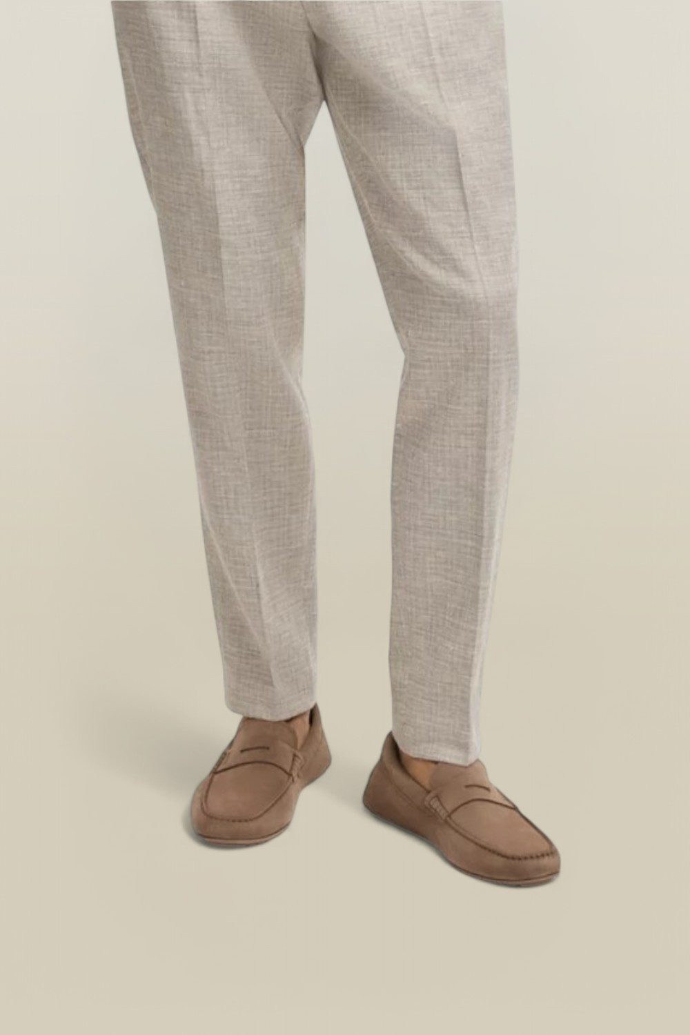 תמונת כל הלוק של נעלי מוקסינים